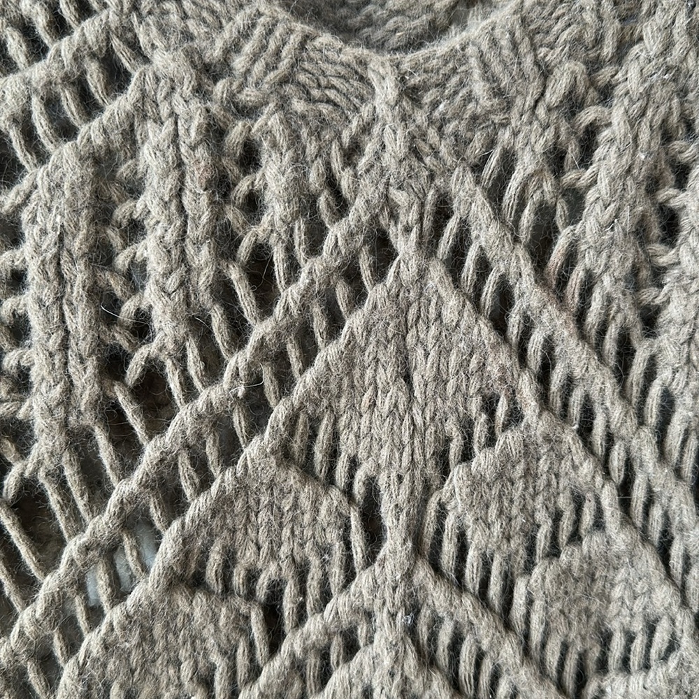 Unique Green Sweater - Picture 2 of 3